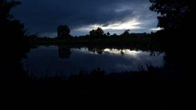 Soir pluvieux sur l'étang