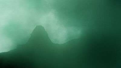 Nuages menaçants ; éperon